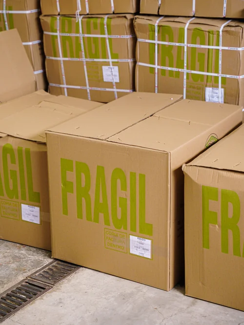 Cajas de pedidos marcadas como frágil